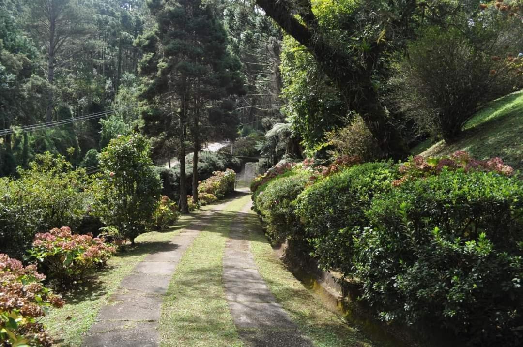 Casa Em - 3 Quartos, Com Churrasqueira * Campos do Jordao